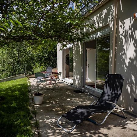 La Maison Sous Le Noyer Lägenhet Montessut Exteriör bild